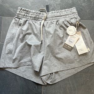 Vuori clothing shorts dream knit